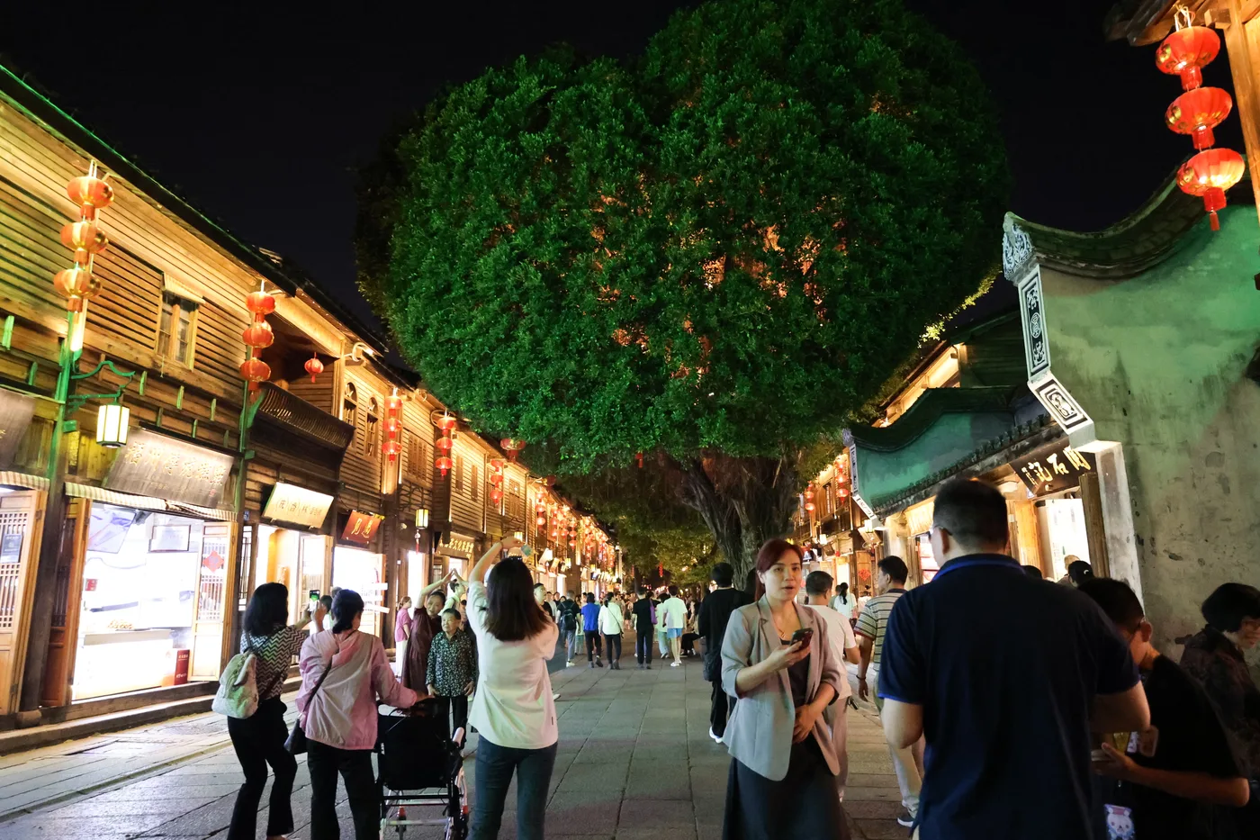 摆渡人团队活动：认真工作，也认真生活